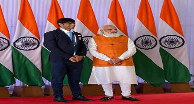 modi with neeraj1